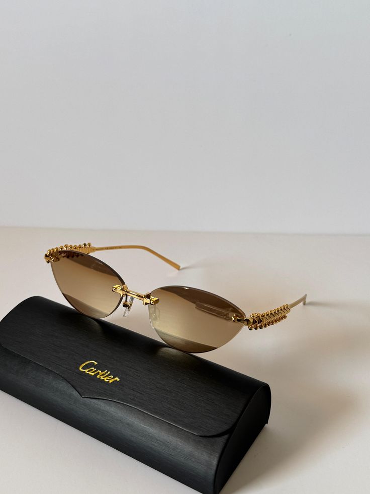 Trend Aura Luxe Rimless Gold Sunglasses – Premium UV400 Eyewear