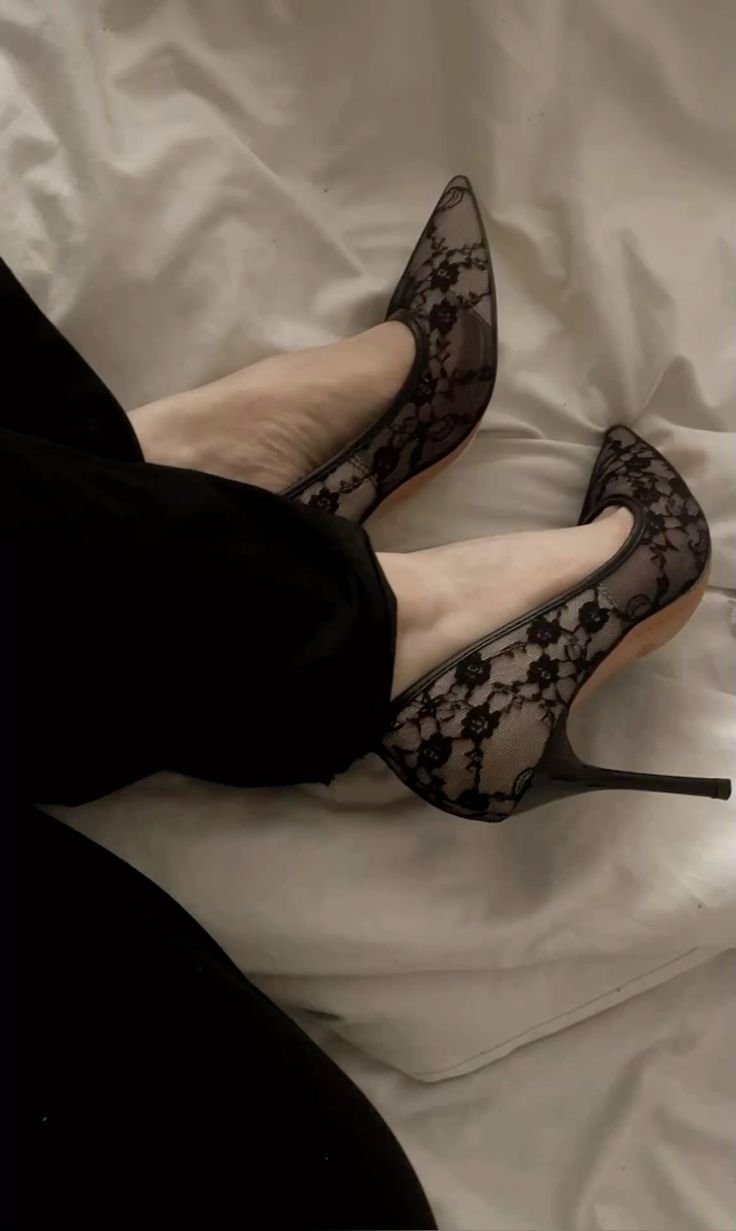 Women's Black Lace Pointed Toe Stiletto Pumps – Luxury Evening Heels